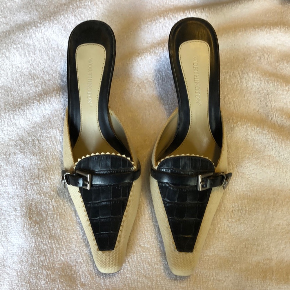 Cute linen & alligator mule